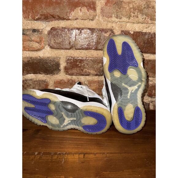 Jordan 11 black/white concord size youth 4Y high top EUC - Picture 5 of 8